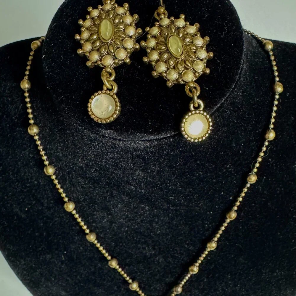 Vintage Lucky Gold Tone Moonglow Pendant Necklace with Matching Dangle Earrings - Picture 3 of 16